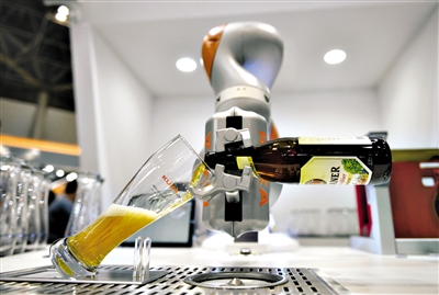 工信部:2017年我國工業機器人產量將突破12萬臺